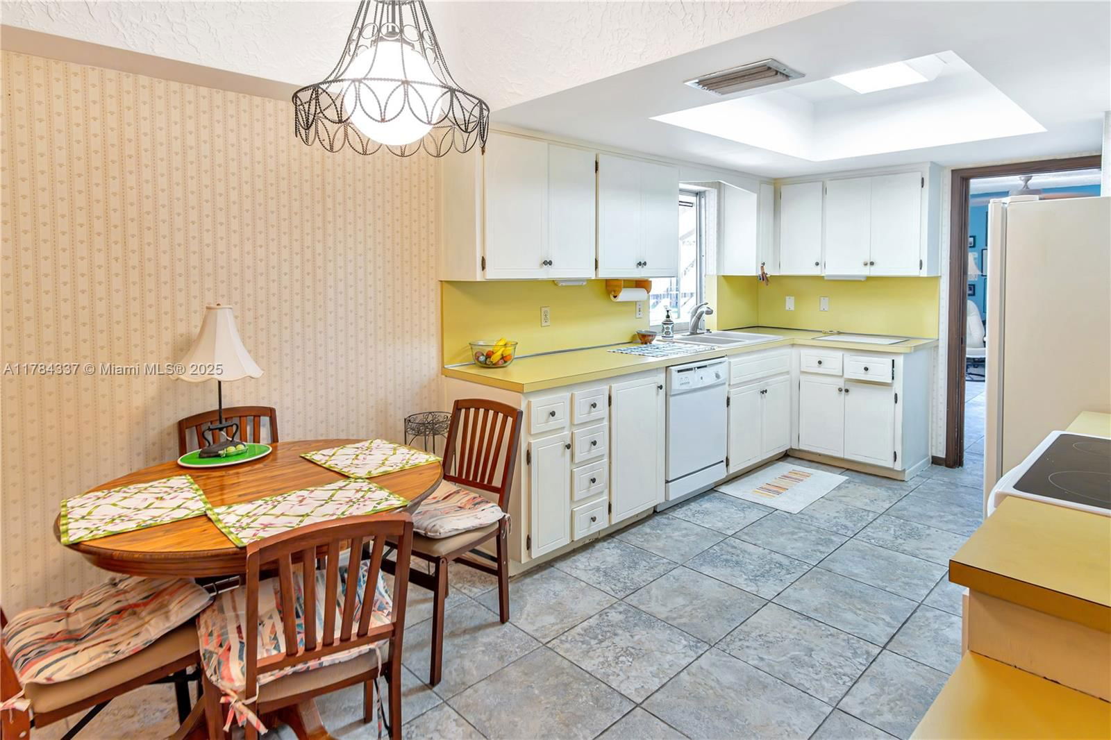 Real estate property located at 8941 176th St, Miami-dade, Pinewood Estates Second A, Palmetto Bay, FL