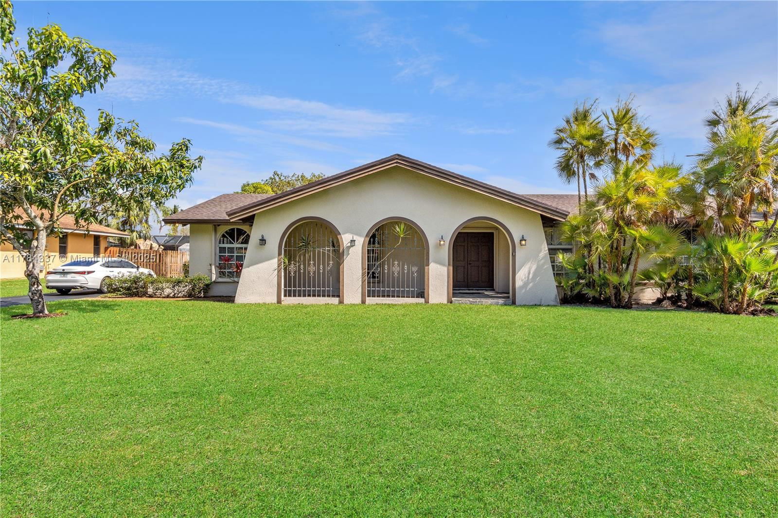 Real estate property located at 8941 176th St, Miami-dade, Pinewood Estates Second A, Palmetto Bay, FL