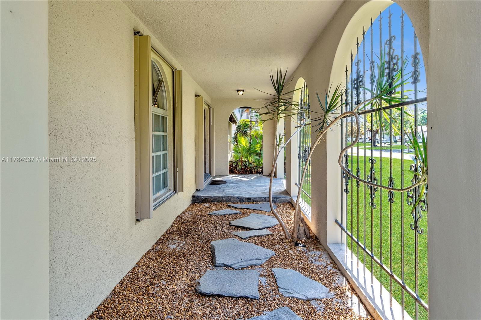 Real estate property located at 8941 176th St, Miami-dade, Pinewood Estates Second A, Palmetto Bay, FL