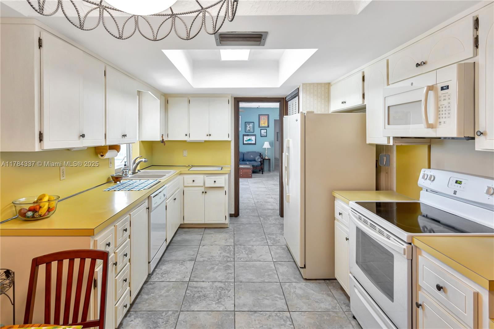 Real estate property located at 8941 176th St, Miami-dade, Pinewood Estates Second A, Palmetto Bay, FL