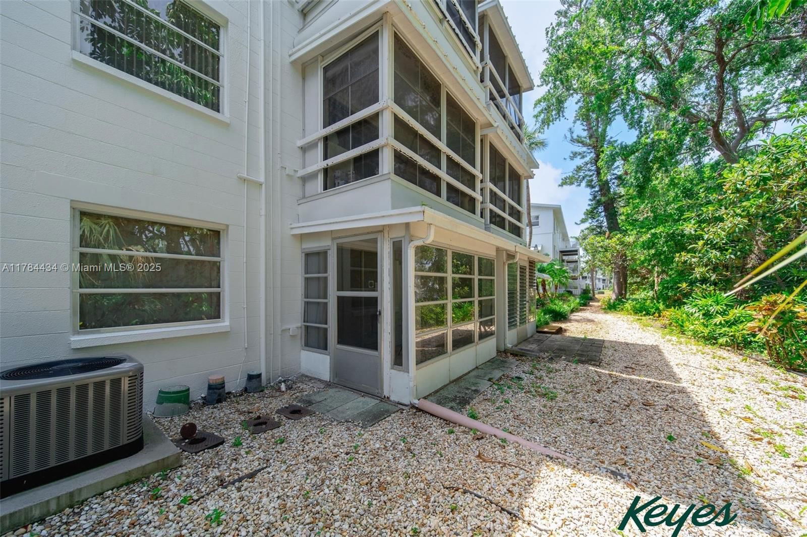 Real estate property located at 2113 Canal B2, Manatee, The Fourth Bayshore, Bradenton, FL