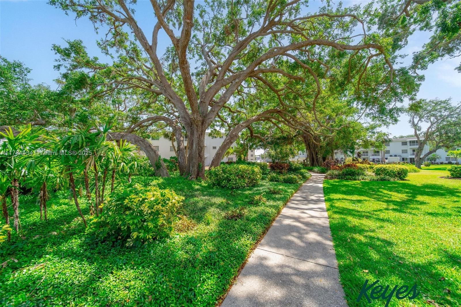 Real estate property located at 2113 Canal B2, Manatee, The Fourth Bayshore, Bradenton, FL