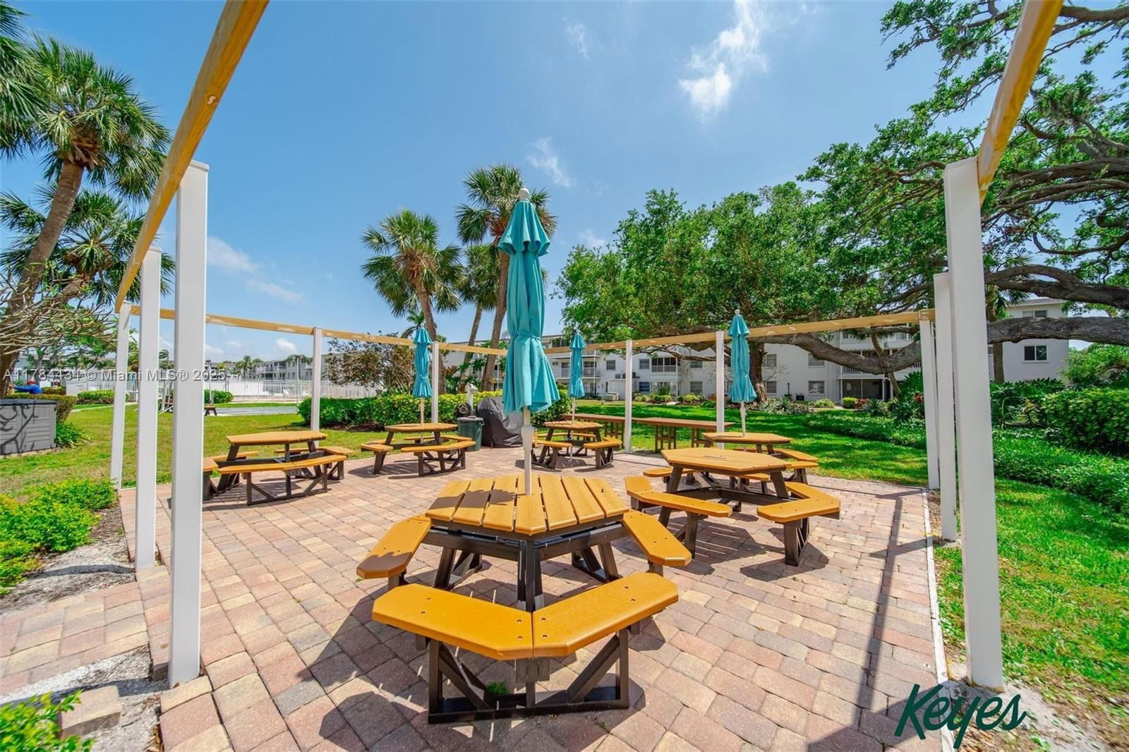 Real estate property located at 2113 Canal B2, Manatee, The Fourth Bayshore, Bradenton, FL