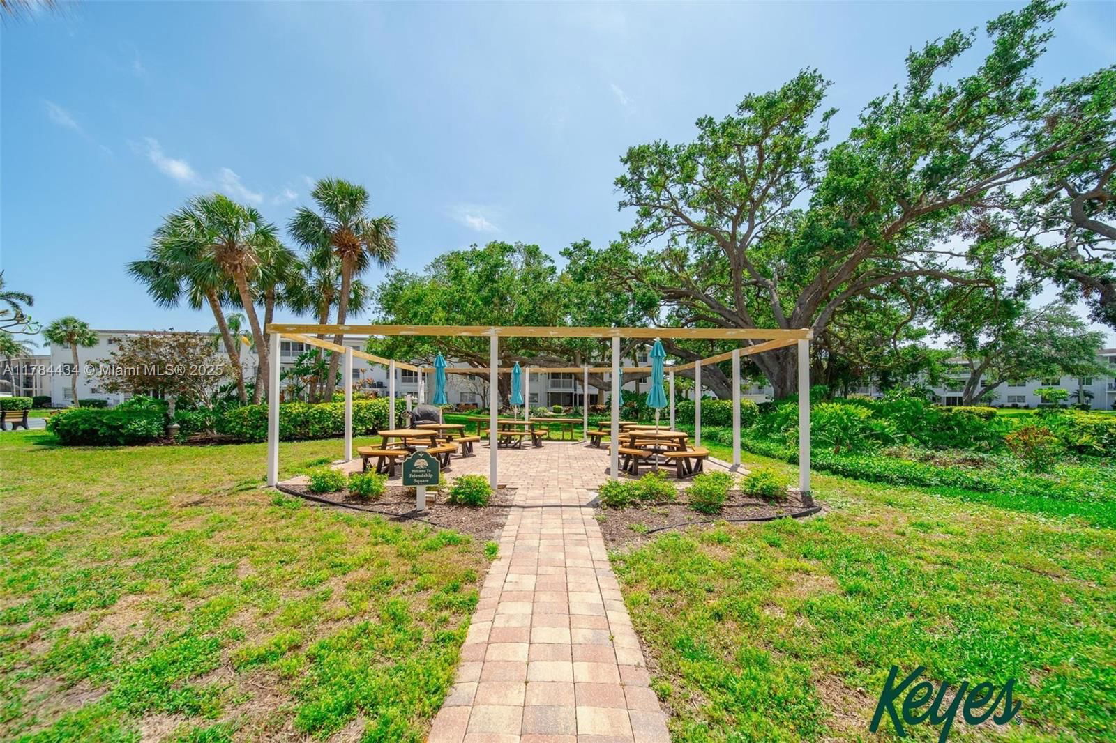 Real estate property located at 2113 Canal B2, Manatee, The Fourth Bayshore, Bradenton, FL