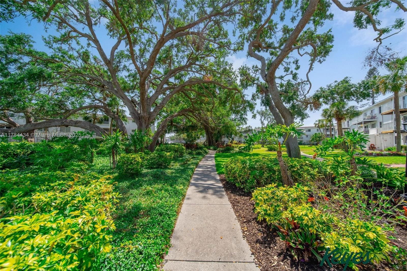 Real estate property located at 2113 Canal B2, Manatee, The Fourth Bayshore, Bradenton, FL