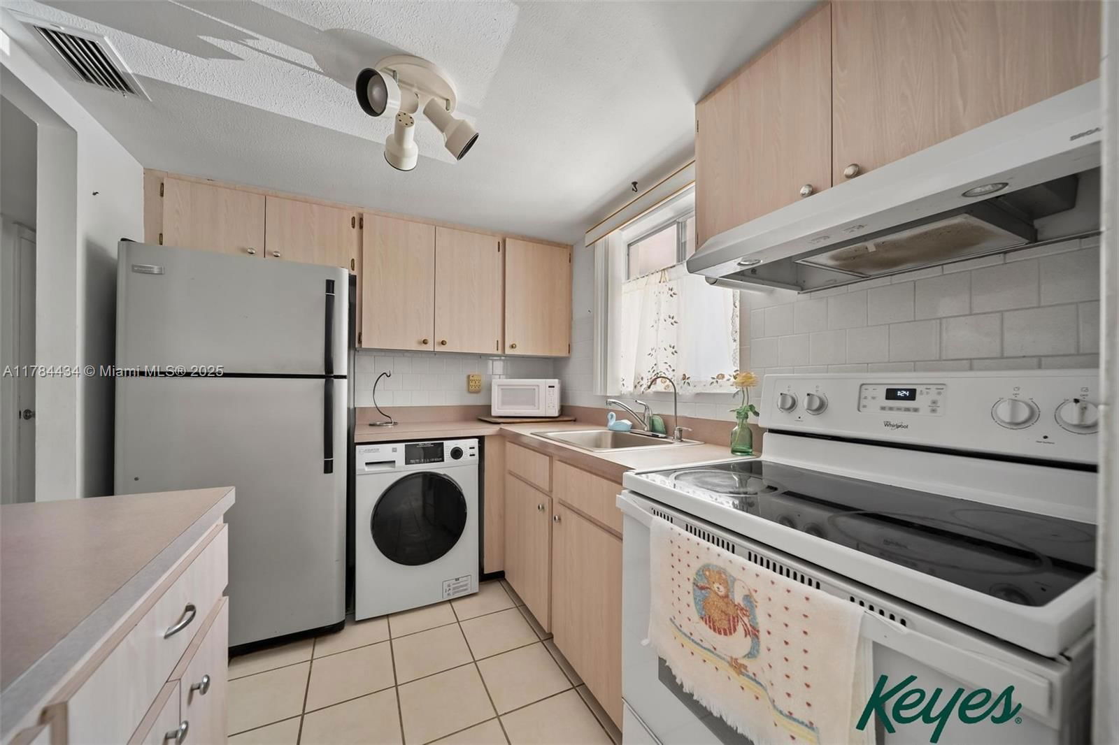 Real estate property located at 2113 Canal B2, Manatee, The Fourth Bayshore, Bradenton, FL