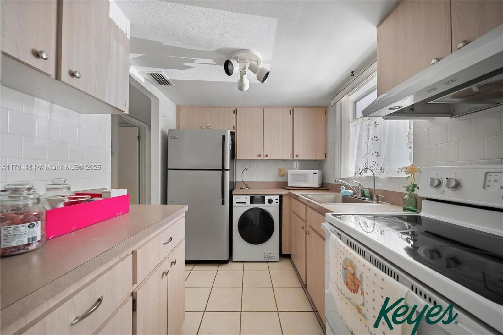 Real estate property located at 2113 Canal B2, Manatee, The Fourth Bayshore, Bradenton, FL