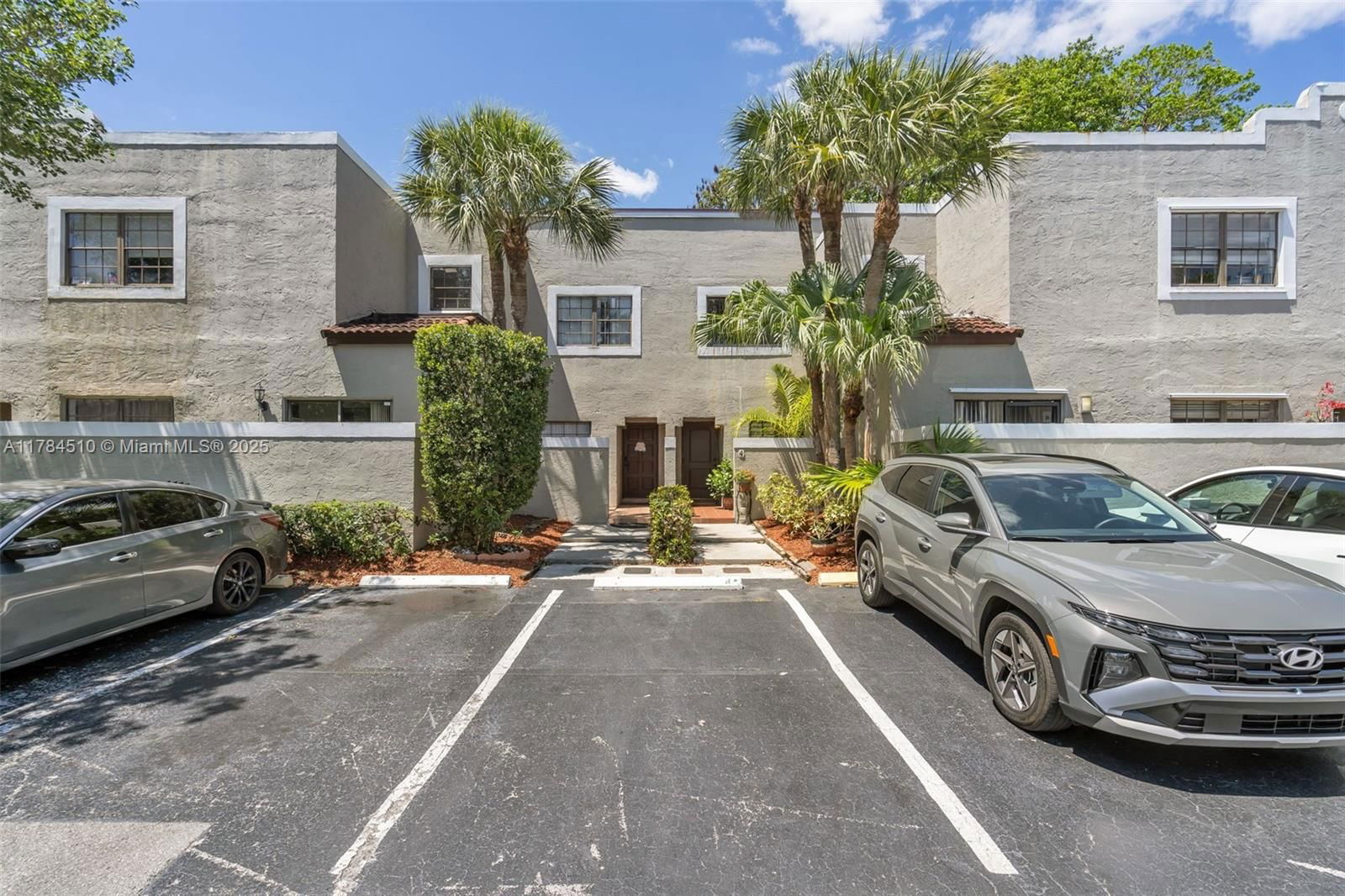 Real estate property located at 10450 154th Ct Unit 4, Miami-dade, Palm Point Sec 2, Miami, FL