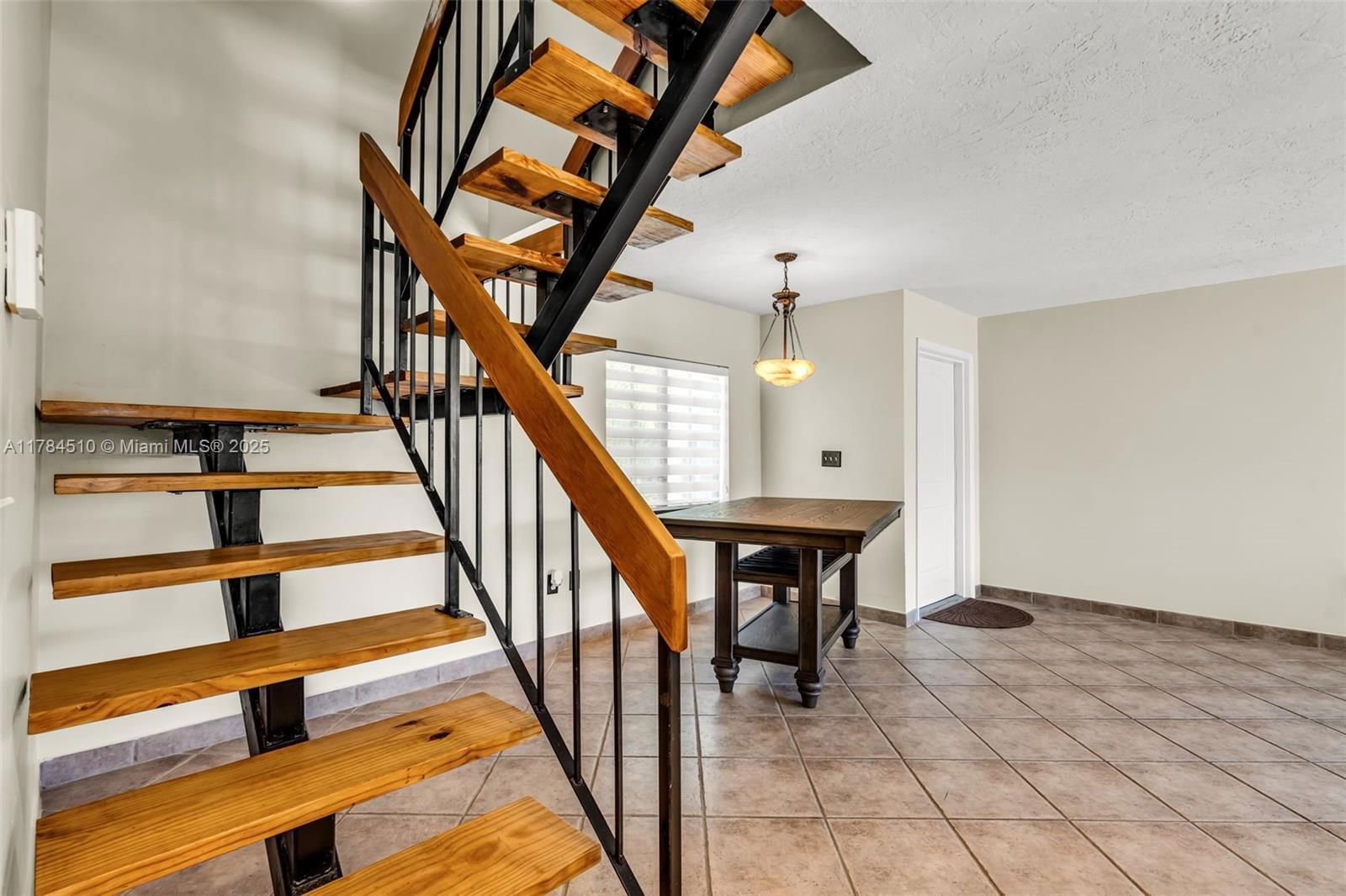 Real estate property located at 10450 154th Ct Unit 4, Miami-dade, Palm Point Sec 2, Miami, FL