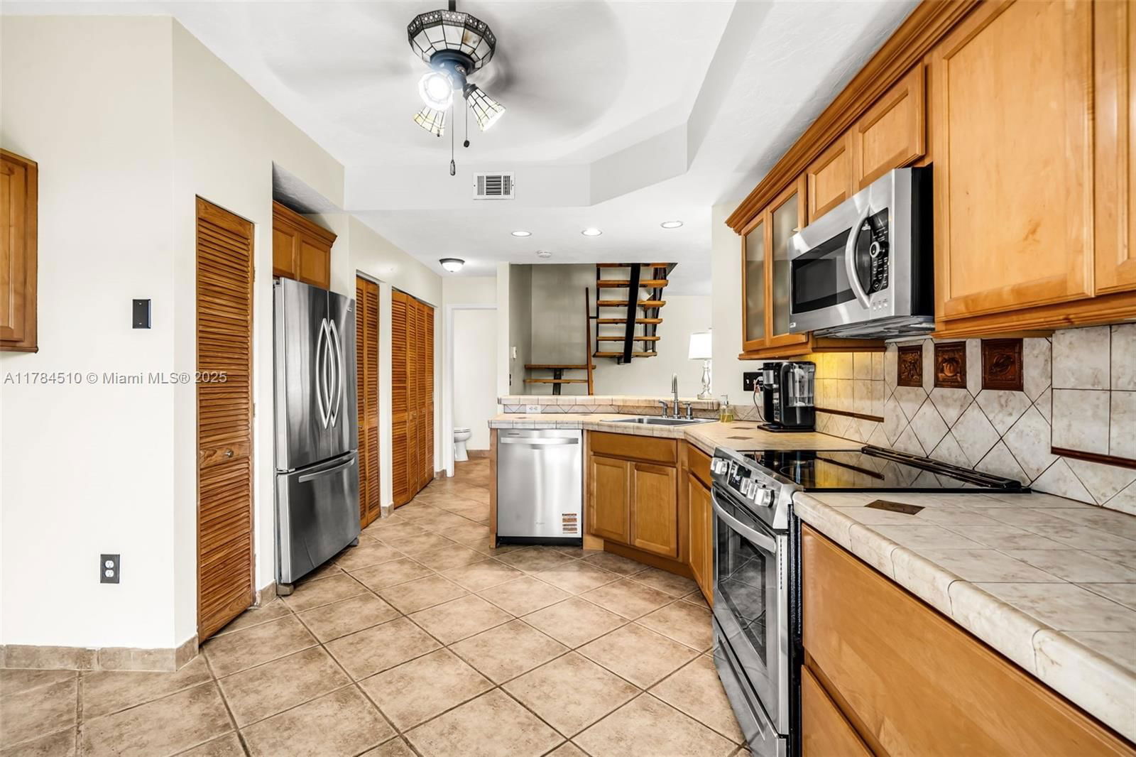 Real estate property located at 10450 154th Ct Unit 4, Miami-dade, Palm Point Sec 2, Miami, FL