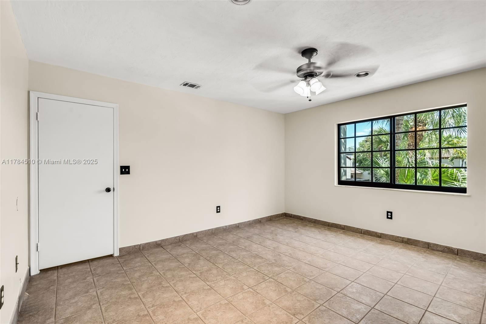 Real estate property located at 10450 154th Ct Unit 4, Miami-dade, Palm Point Sec 2, Miami, FL