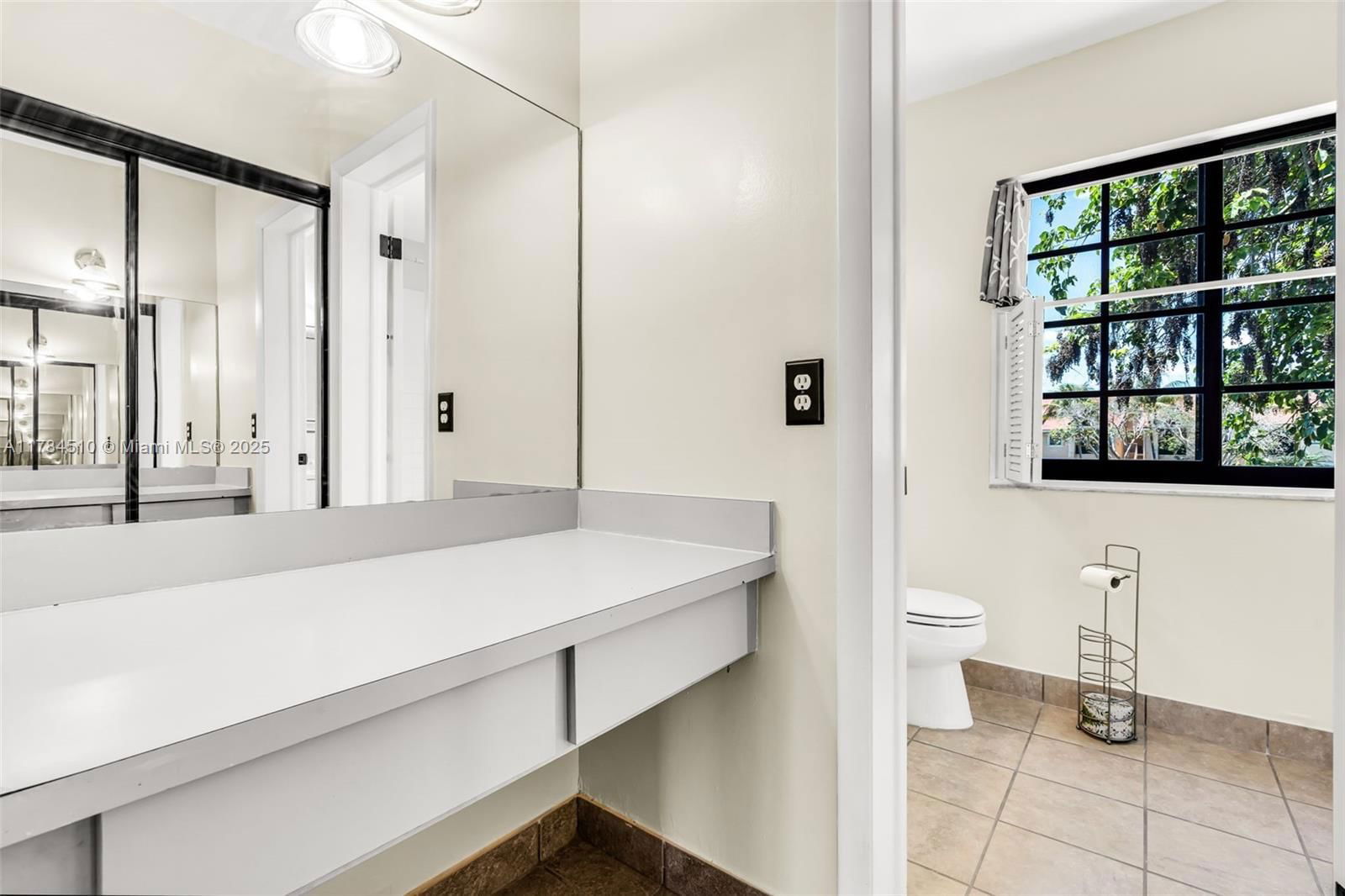 Real estate property located at 10450 154th Ct Unit 4, Miami-dade, Palm Point Sec 2, Miami, FL