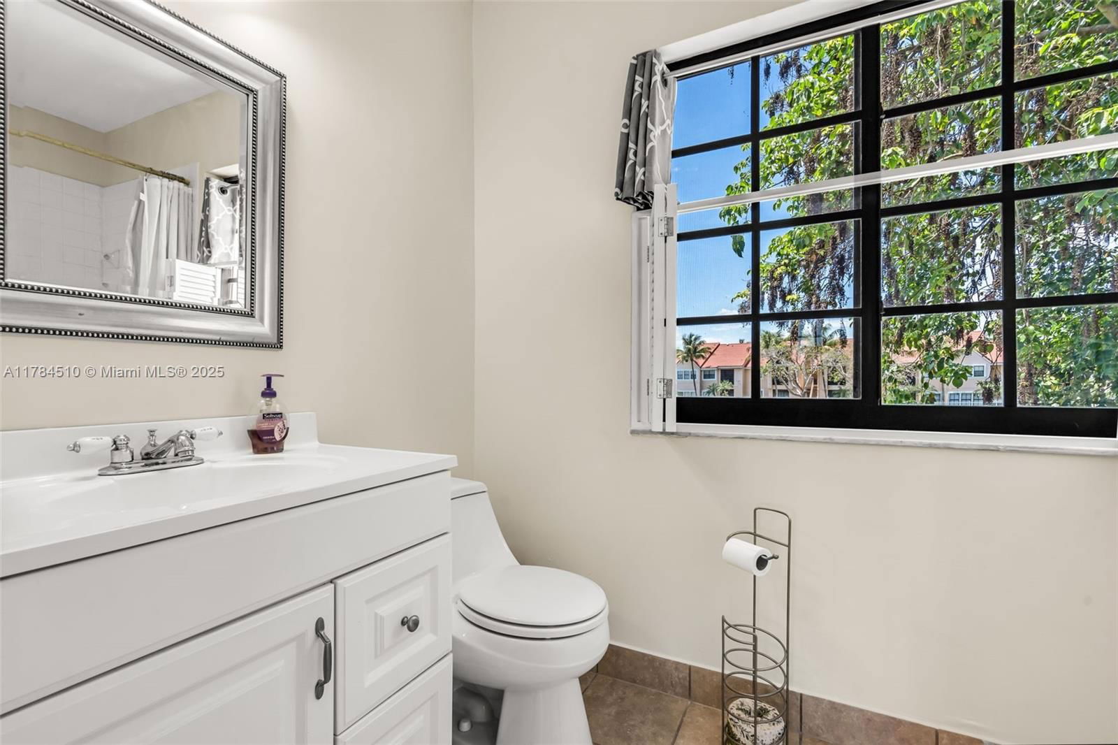 Real estate property located at 10450 154th Ct Unit 4, Miami-dade, Palm Point Sec 2, Miami, FL