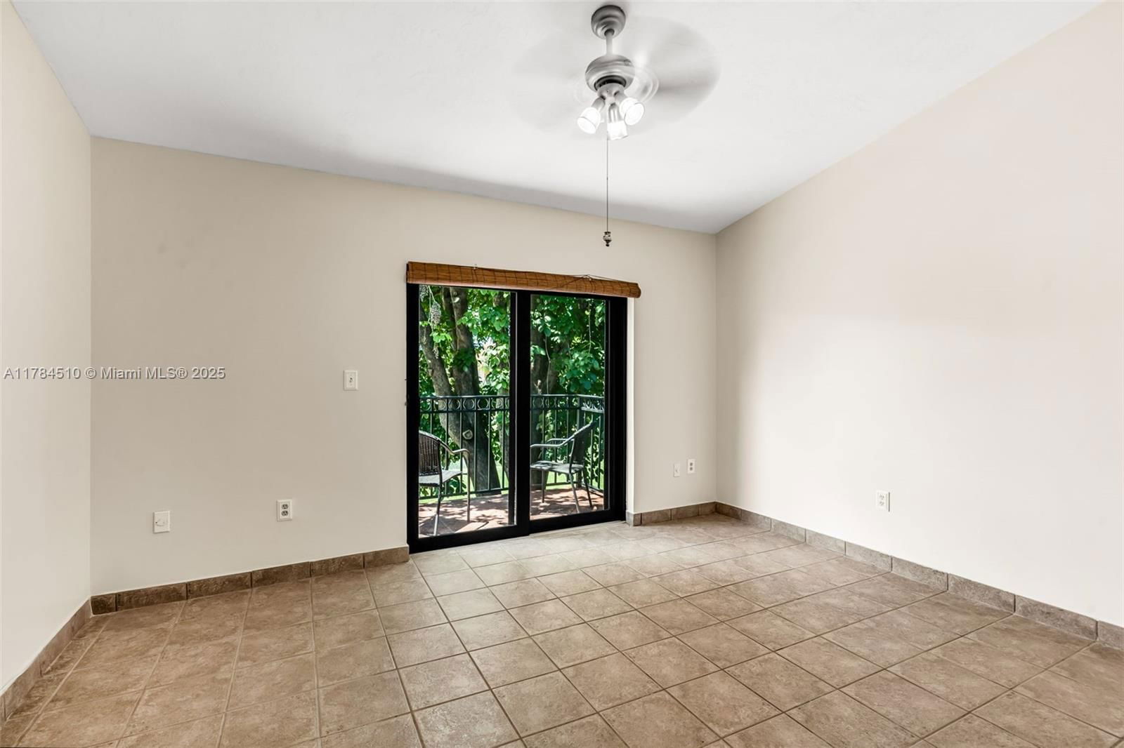 Real estate property located at 10450 154th Ct Unit 4, Miami-dade, Palm Point Sec 2, Miami, FL