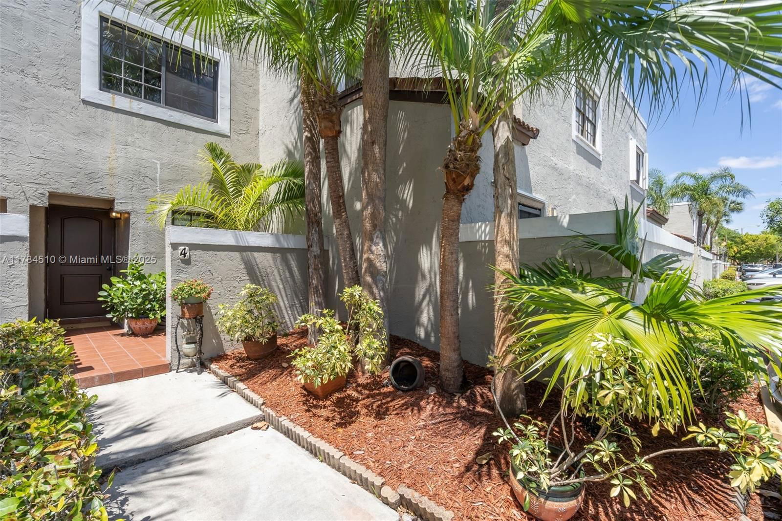Real estate property located at 10450 154th Ct Unit 4, Miami-dade, Palm Point Sec 2, Miami, FL