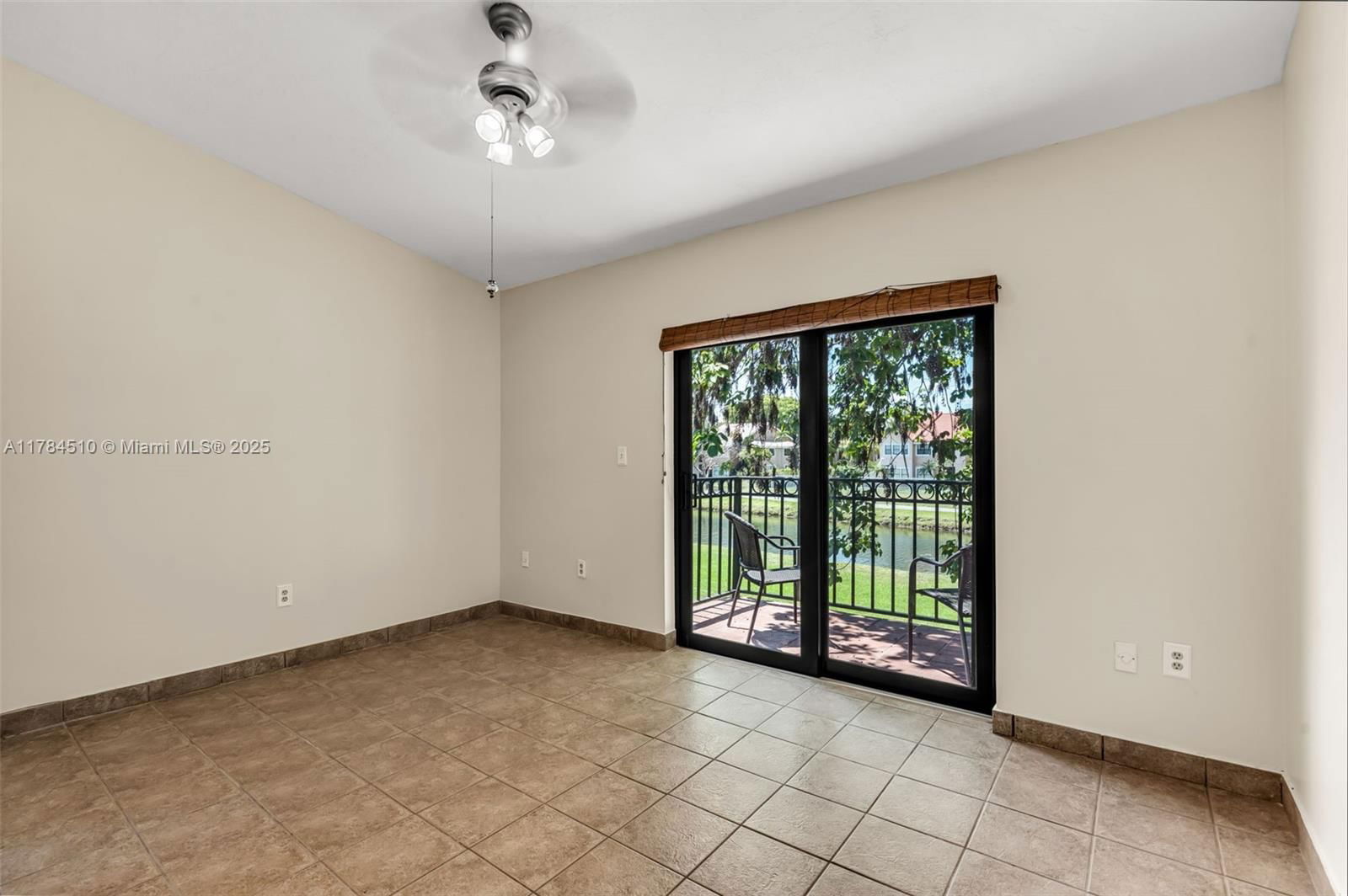 Real estate property located at 10450 154th Ct Unit 4, Miami-dade, Palm Point Sec 2, Miami, FL