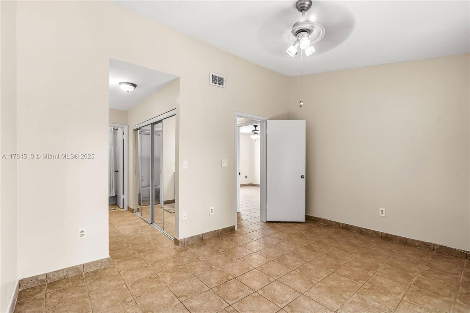 Real estate property located at 10450 154th Ct Unit 4, Miami-dade, Palm Point Sec 2, Miami, FL