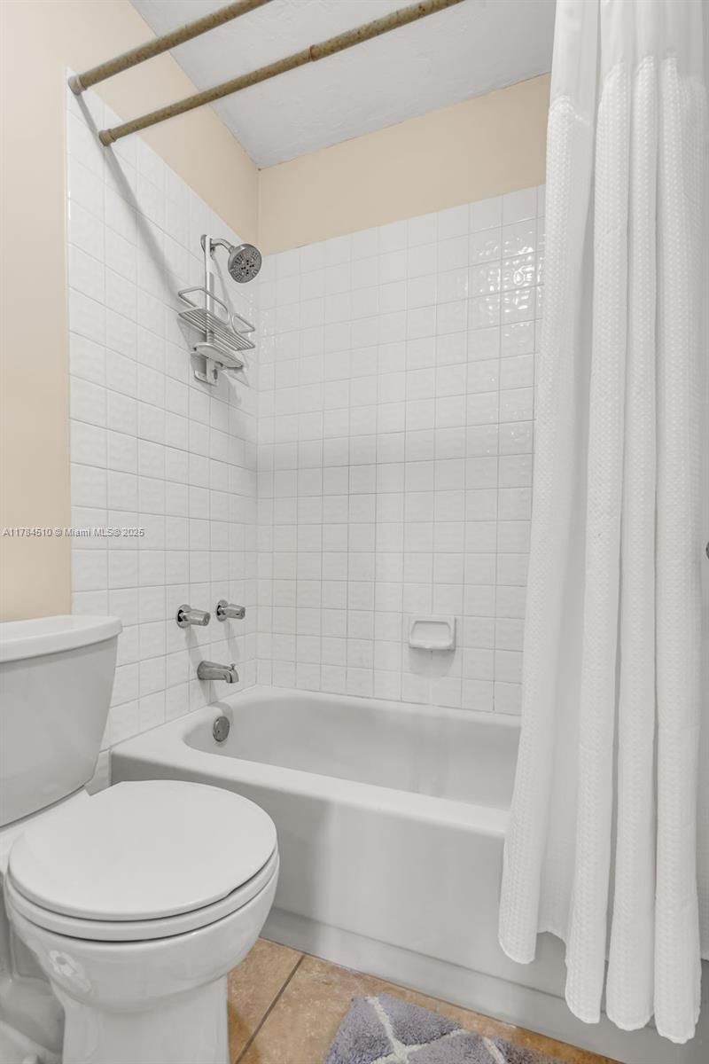 Real estate property located at 10450 154th Ct Unit 4, Miami-dade, Palm Point Sec 2, Miami, FL