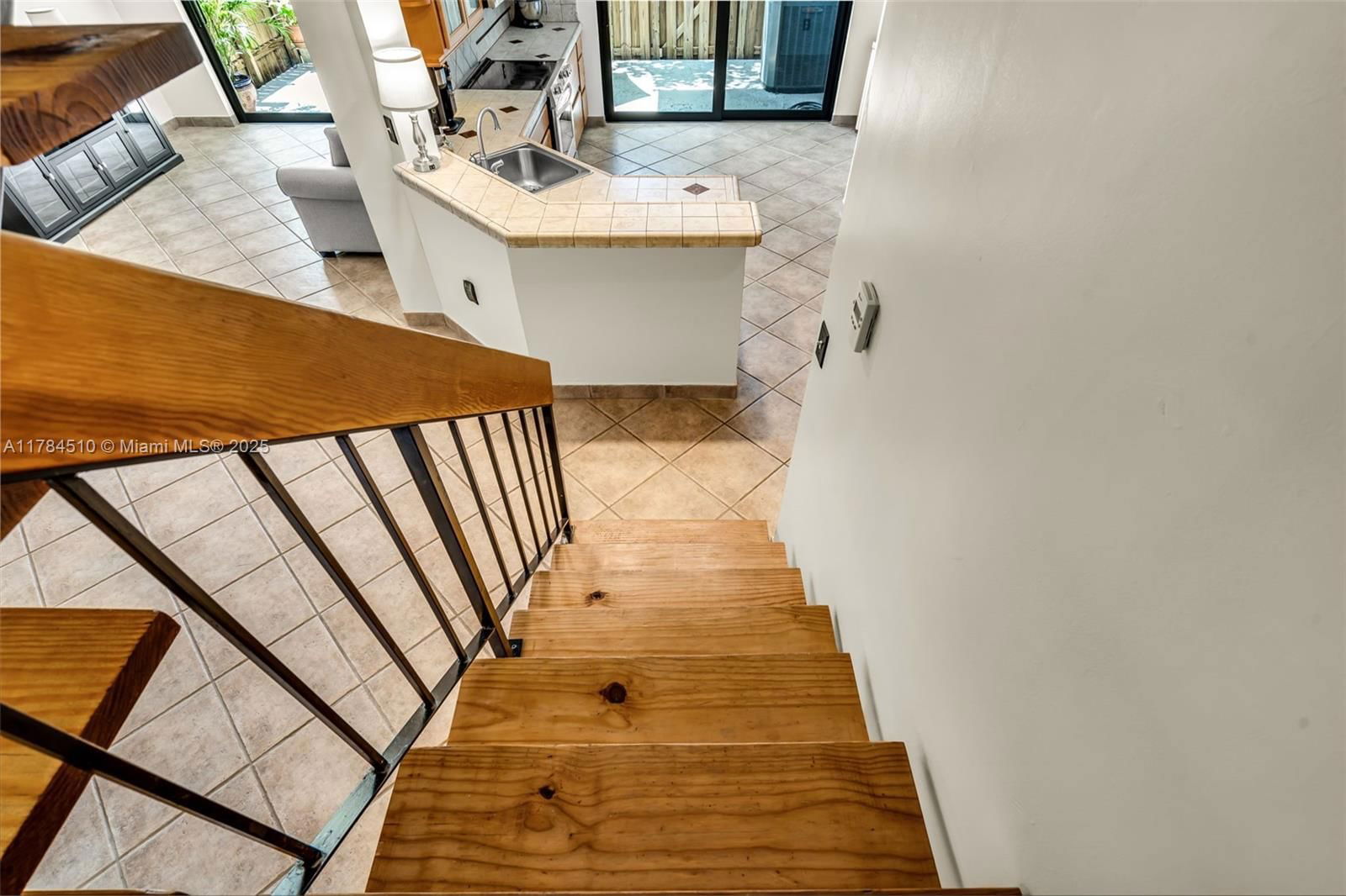 Real estate property located at 10450 154th Ct Unit 4, Miami-dade, Palm Point Sec 2, Miami, FL