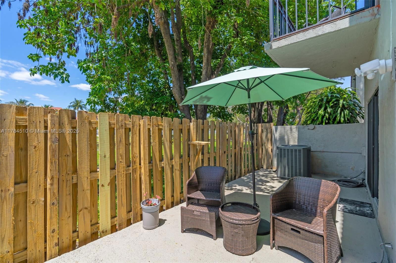 Real estate property located at 10450 154th Ct Unit 4, Miami-dade, Palm Point Sec 2, Miami, FL
