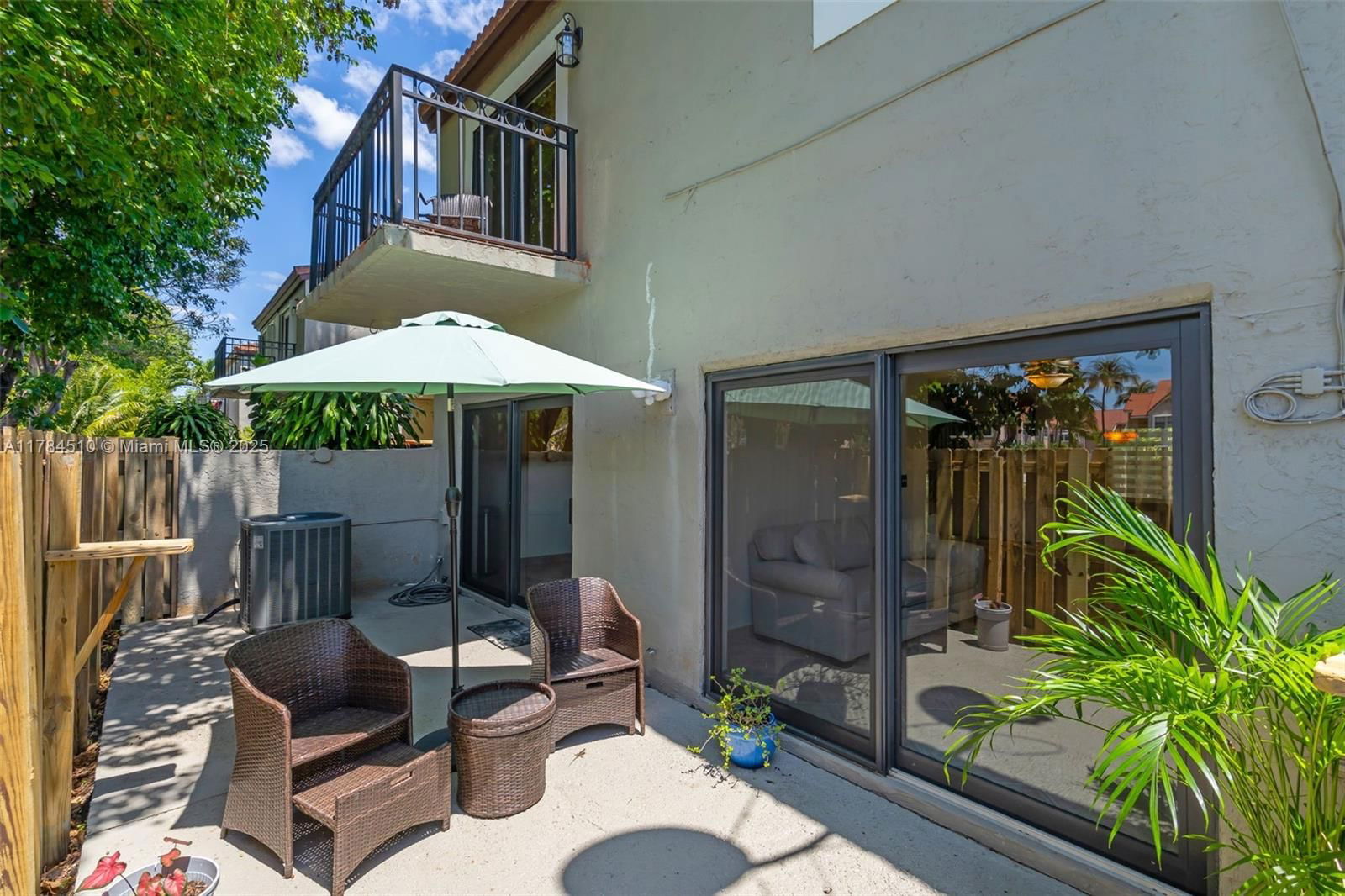 Real estate property located at 10450 154th Ct Unit 4, Miami-dade, Palm Point Sec 2, Miami, FL