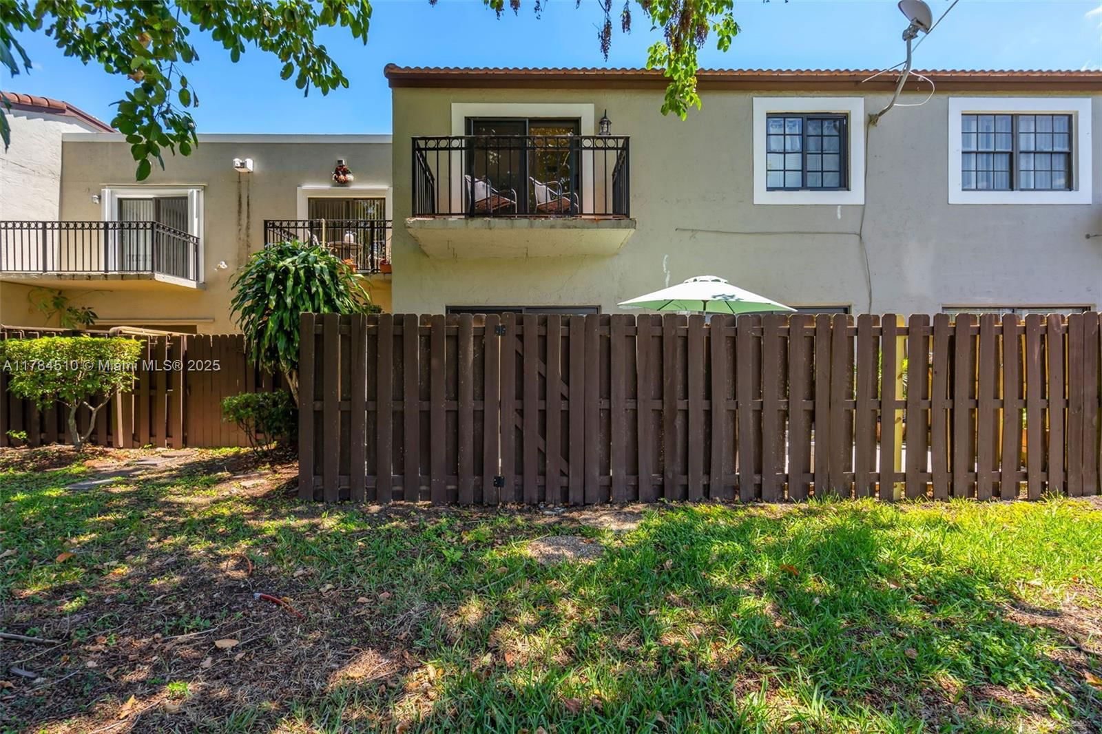 Real estate property located at 10450 154th Ct Unit 4, Miami-dade, Palm Point Sec 2, Miami, FL