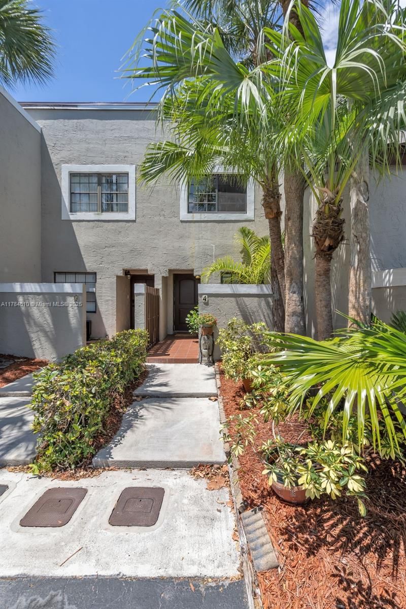 Real estate property located at 10450 154th Ct Unit 4, Miami-dade, Palm Point Sec 2, Miami, FL