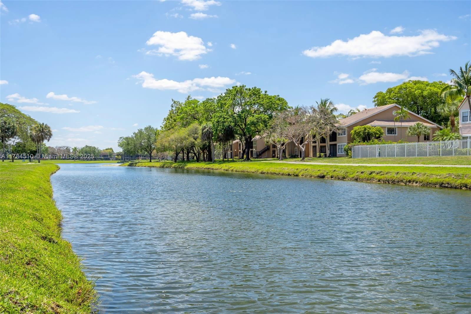 Real estate property located at 10450 154th Ct Unit 4, Miami-dade, Palm Point Sec 2, Miami, FL