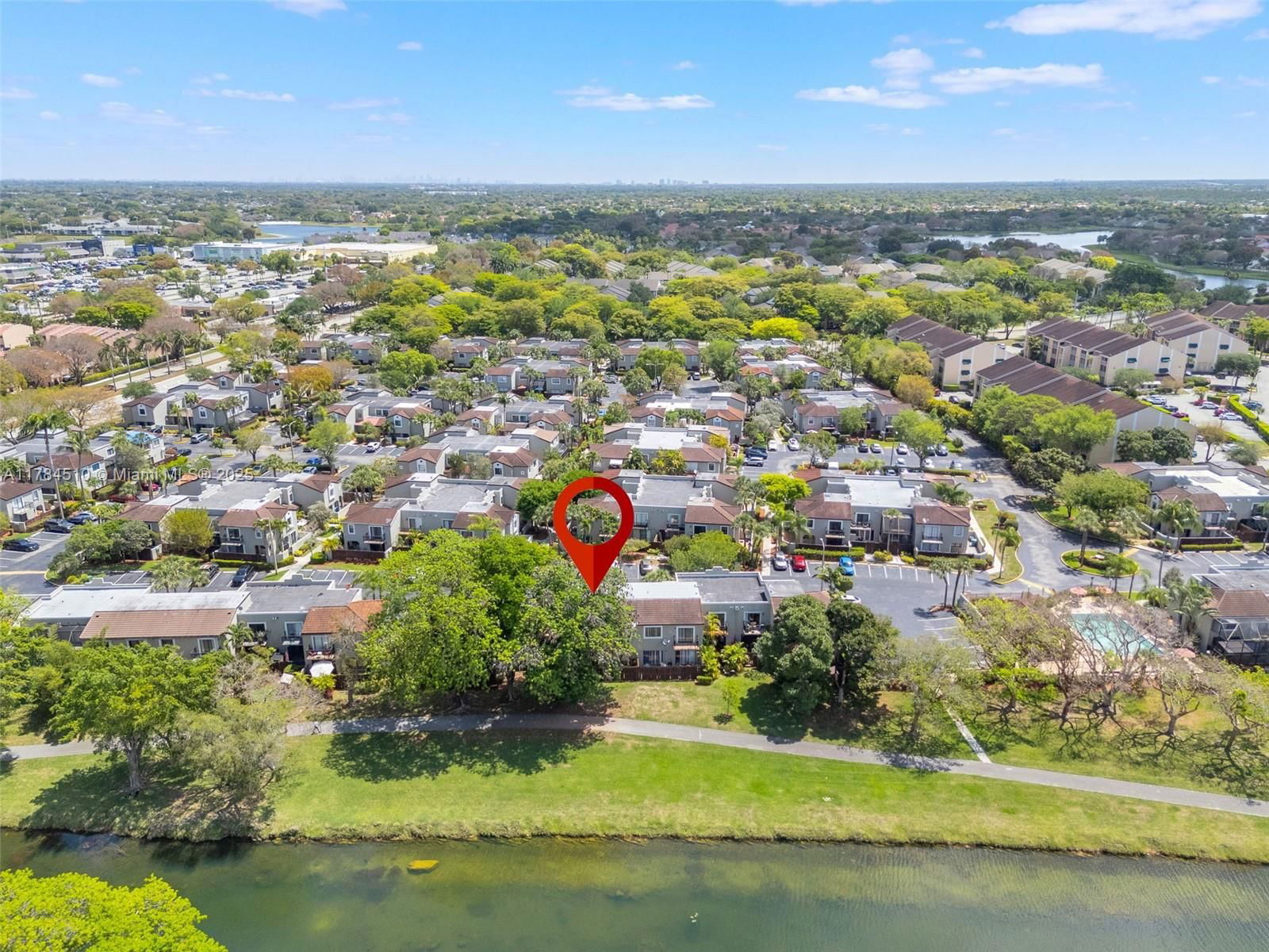 Real estate property located at 10450 154th Ct Unit 4, Miami-dade, Palm Point Sec 2, Miami, FL