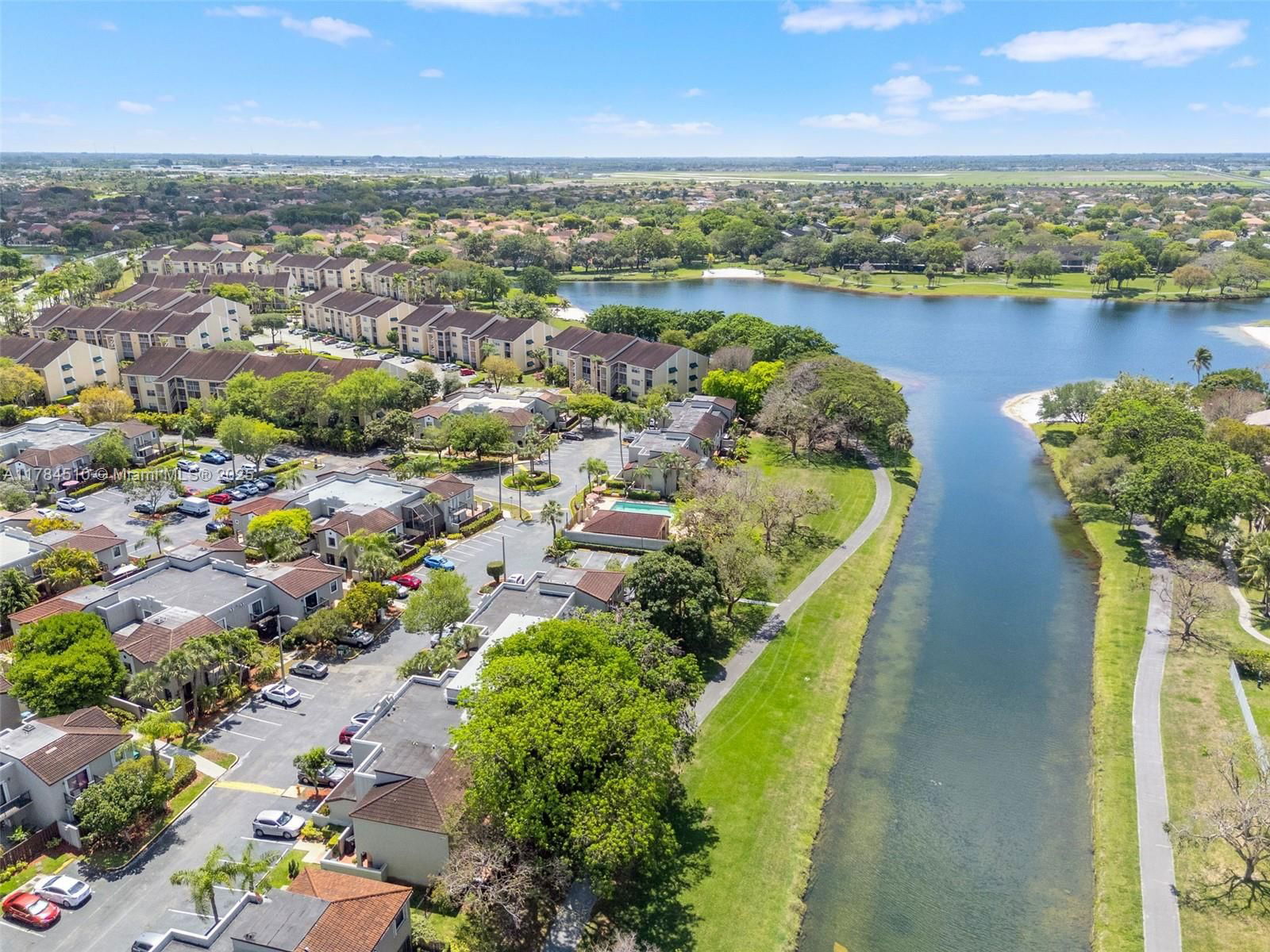 Real estate property located at 10450 154th Ct Unit 4, Miami-dade, Palm Point Sec 2, Miami, FL