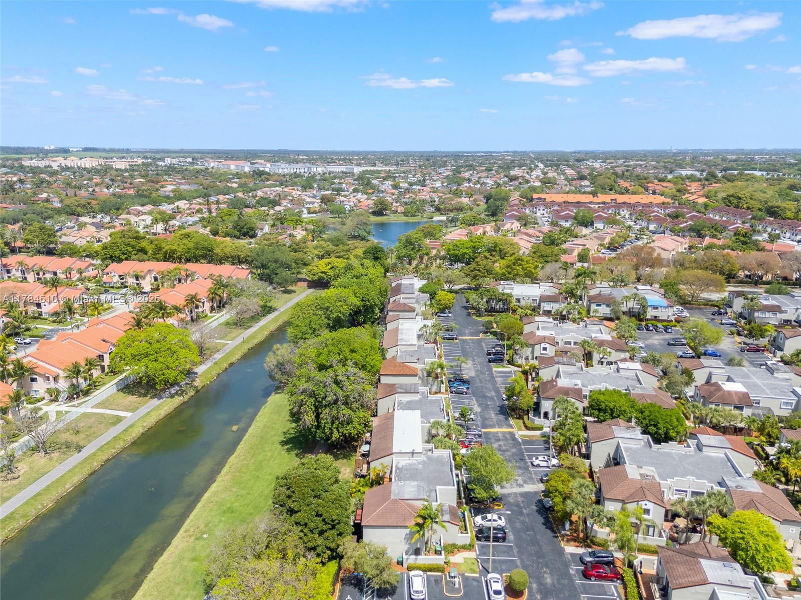Real estate property located at 10450 154th Ct Unit 4, Miami-dade, Palm Point Sec 2, Miami, FL