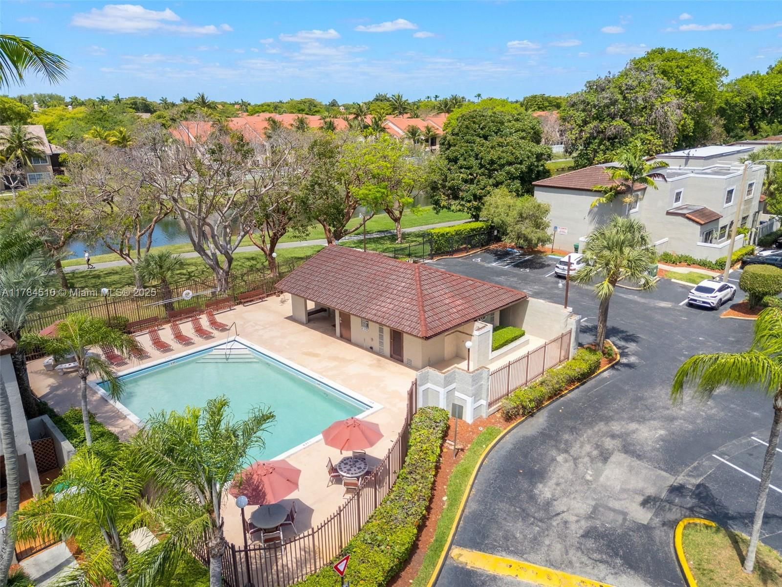 Real estate property located at 10450 154th Ct Unit 4, Miami-dade, Palm Point Sec 2, Miami, FL