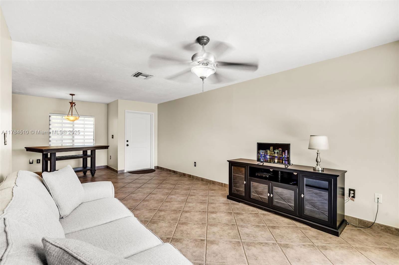 Real estate property located at 10450 154th Ct Unit 4, Miami-dade, Palm Point Sec 2, Miami, FL