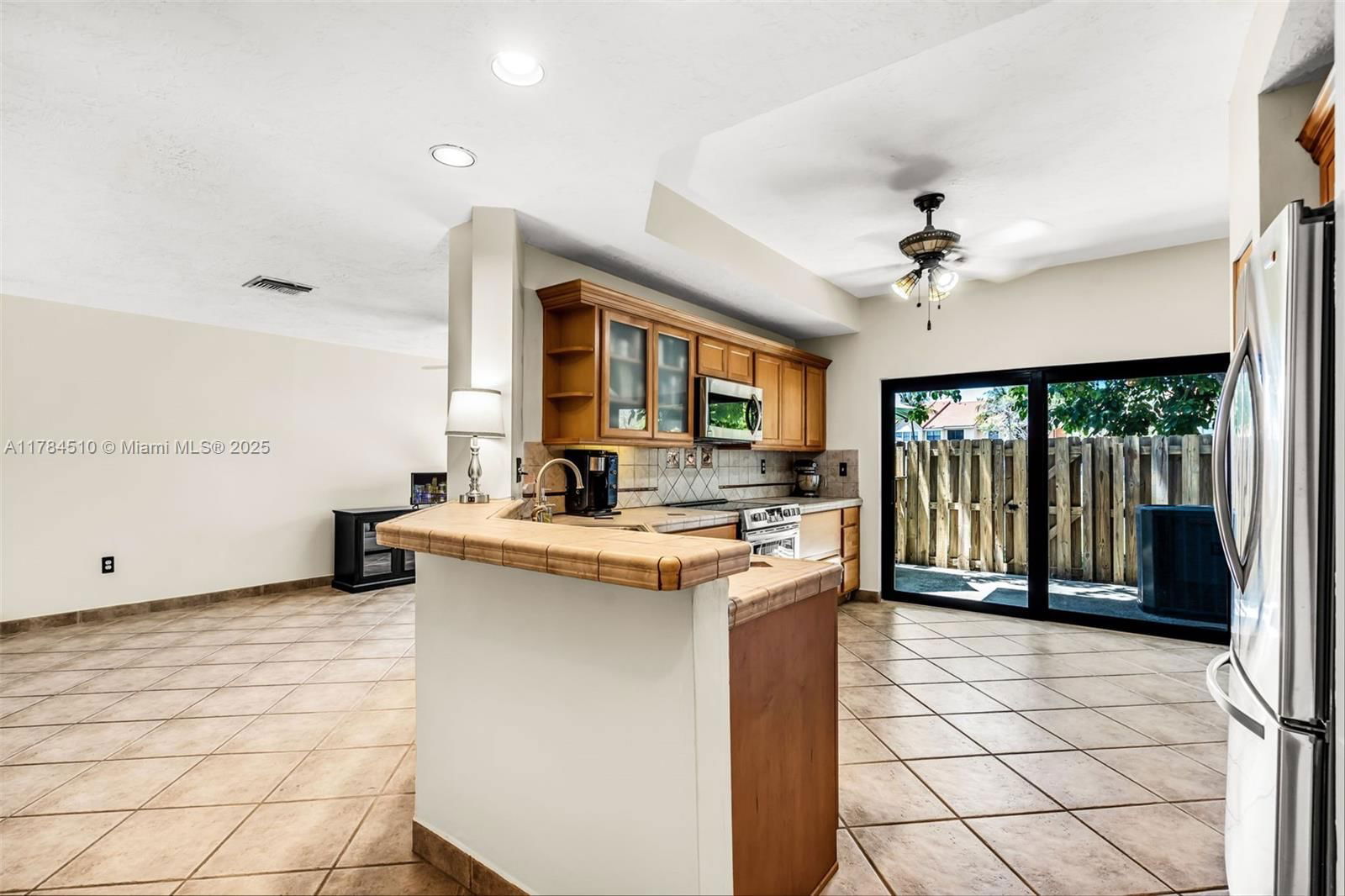 Real estate property located at 10450 154th Ct Unit 4, Miami-dade, Palm Point Sec 2, Miami, FL