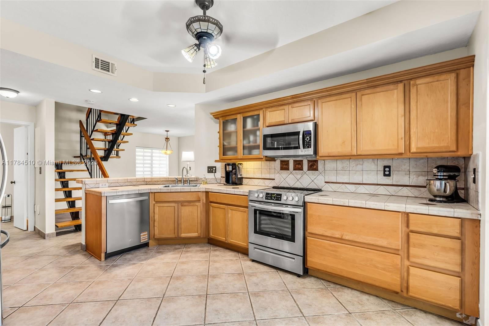 Real estate property located at 10450 154th Ct Unit 4, Miami-dade, Palm Point Sec 2, Miami, FL