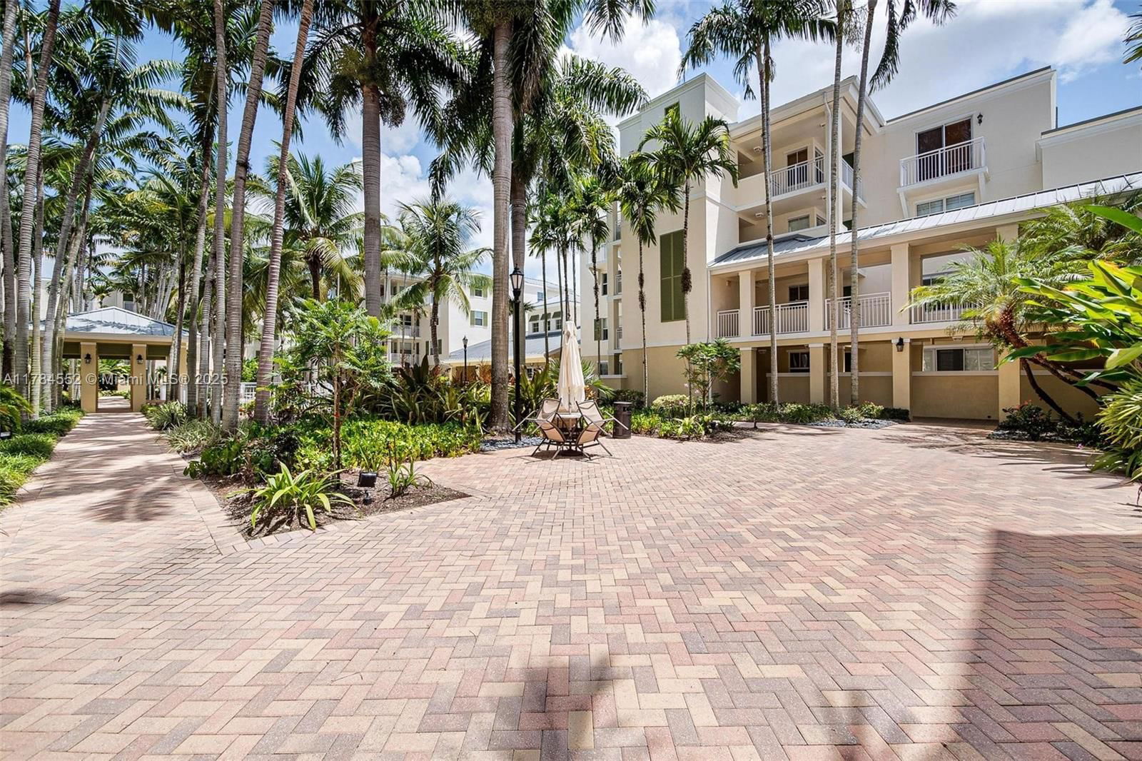 Real estate property located at 7598 102nd St #300, Miami-dade, The Reserve Of Pinecrest, Pinecrest, FL