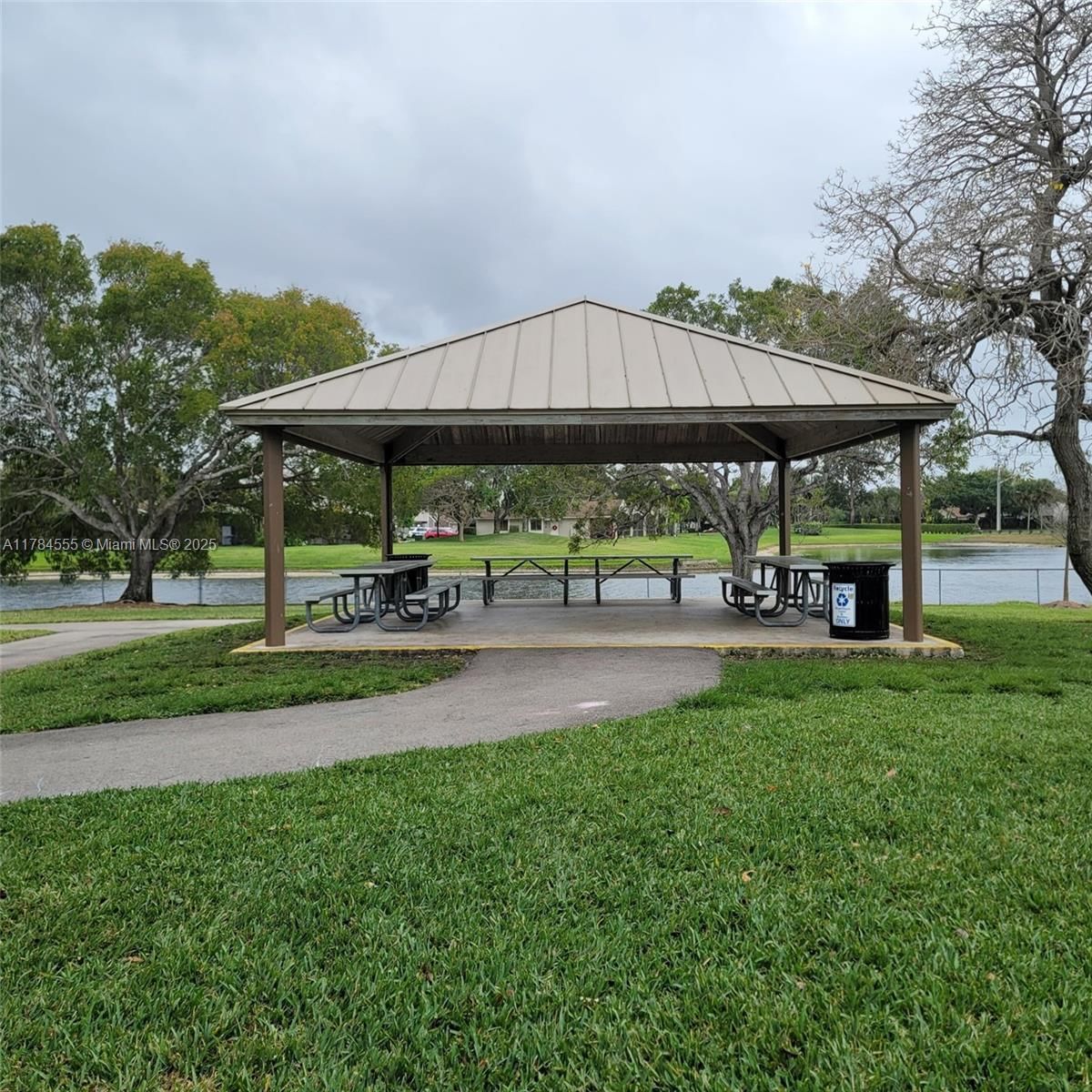 Real estate property located at 294 Las Brisas Cir, Broward, Las Brisas At Sunrise, Sunrise, FL