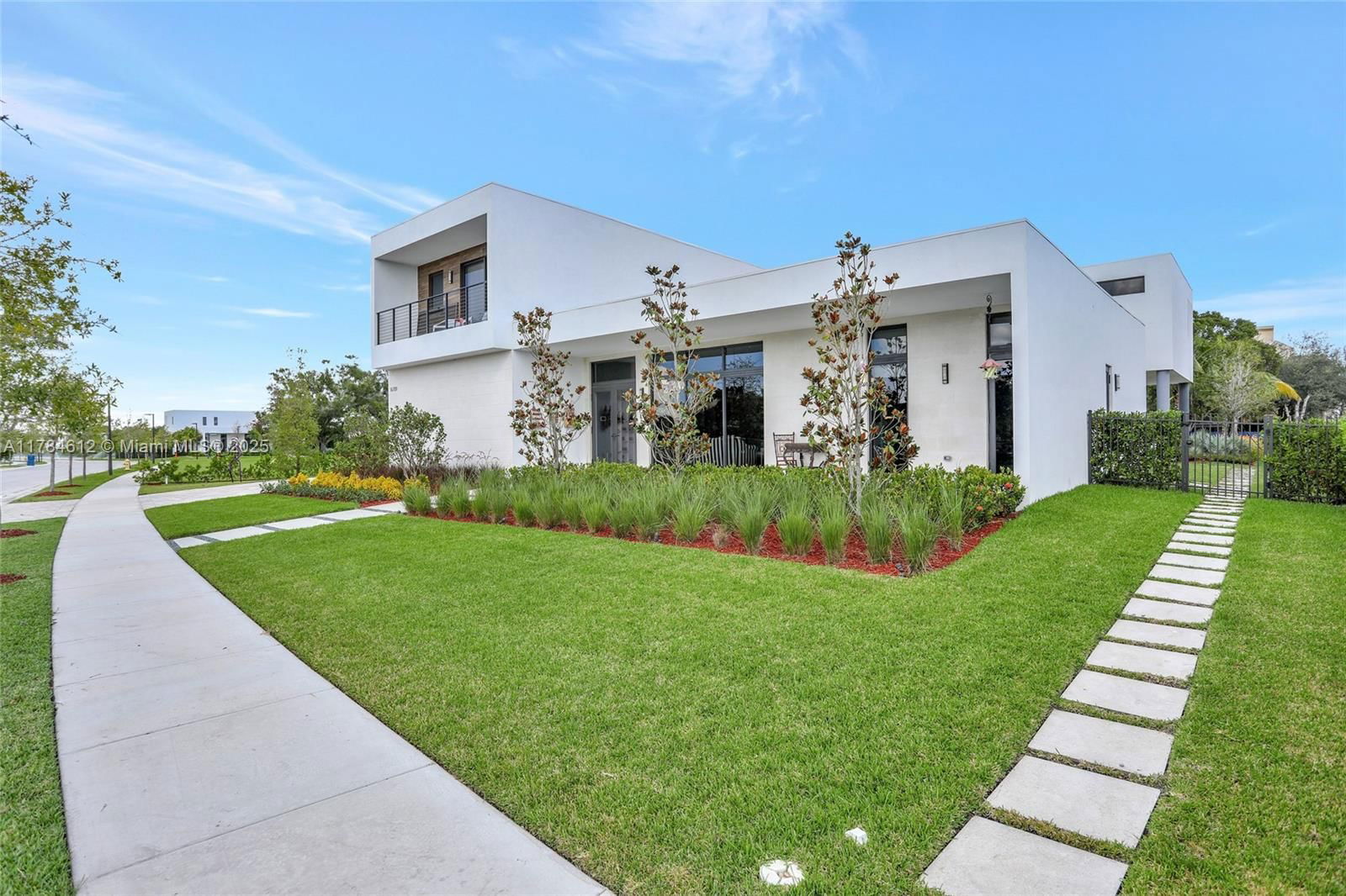 Real estate property located at 16709 Botaniko Dr, Broward, Weston Estates, Weston, FL