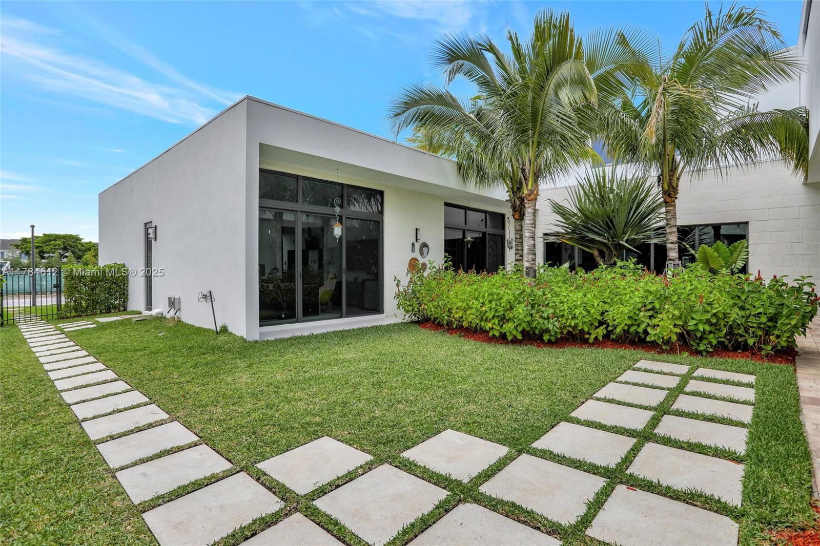Real estate property located at 16709 Botaniko Dr, Broward, Weston Estates, Weston, FL