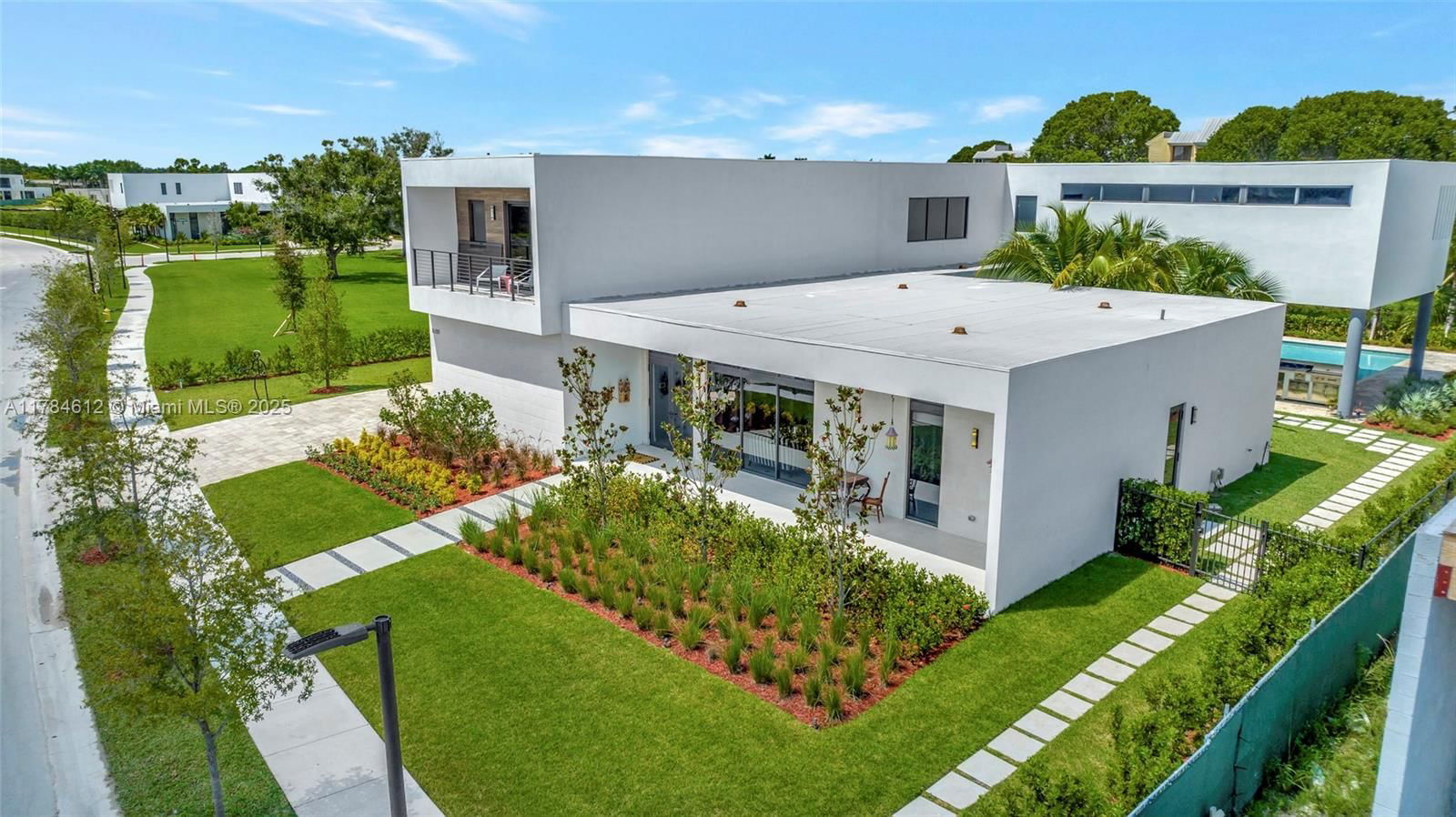 Real estate property located at 16709 Botaniko Dr, Broward, Weston Estates, Weston, FL