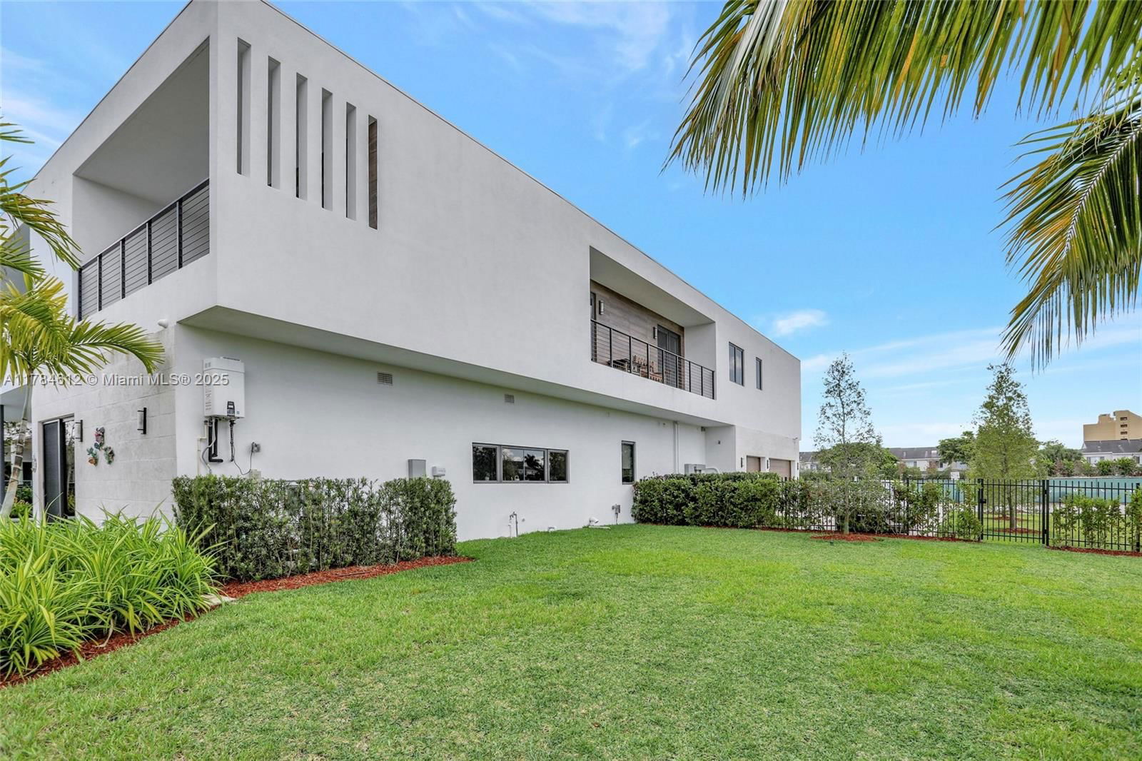 Real estate property located at 16709 Botaniko Dr, Broward, Weston Estates, Weston, FL