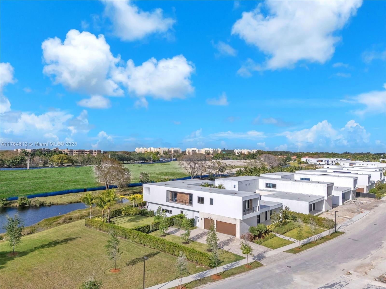 Real estate property located at 16709 Botaniko Dr, Broward, Weston Estates, Weston, FL