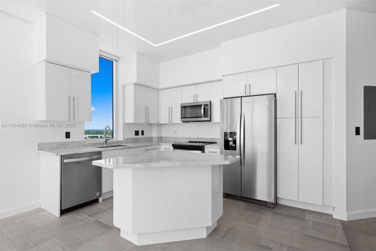 Real estate property located at 1745 Hallandale Beach Blvd PH05W, Broward, Duo Condominium West, Hallandale Beach, FL