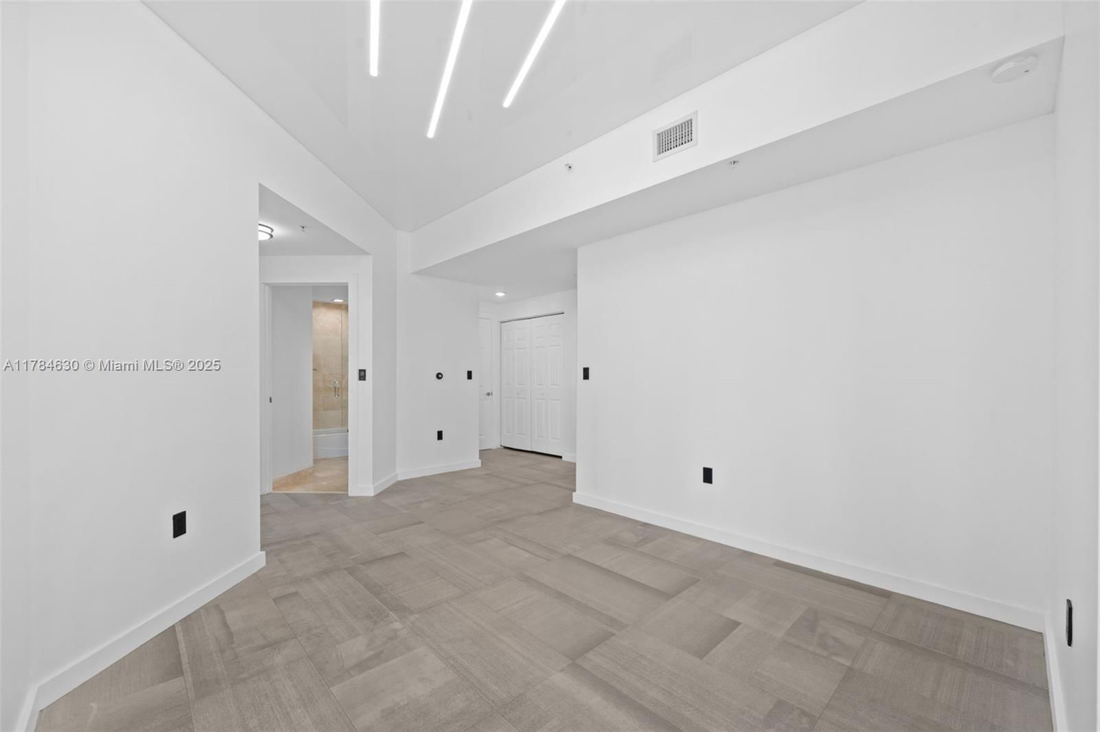 Real estate property located at 1745 Hallandale Beach Blvd PH05W, Broward, Duo Condominium West, Hallandale Beach, FL