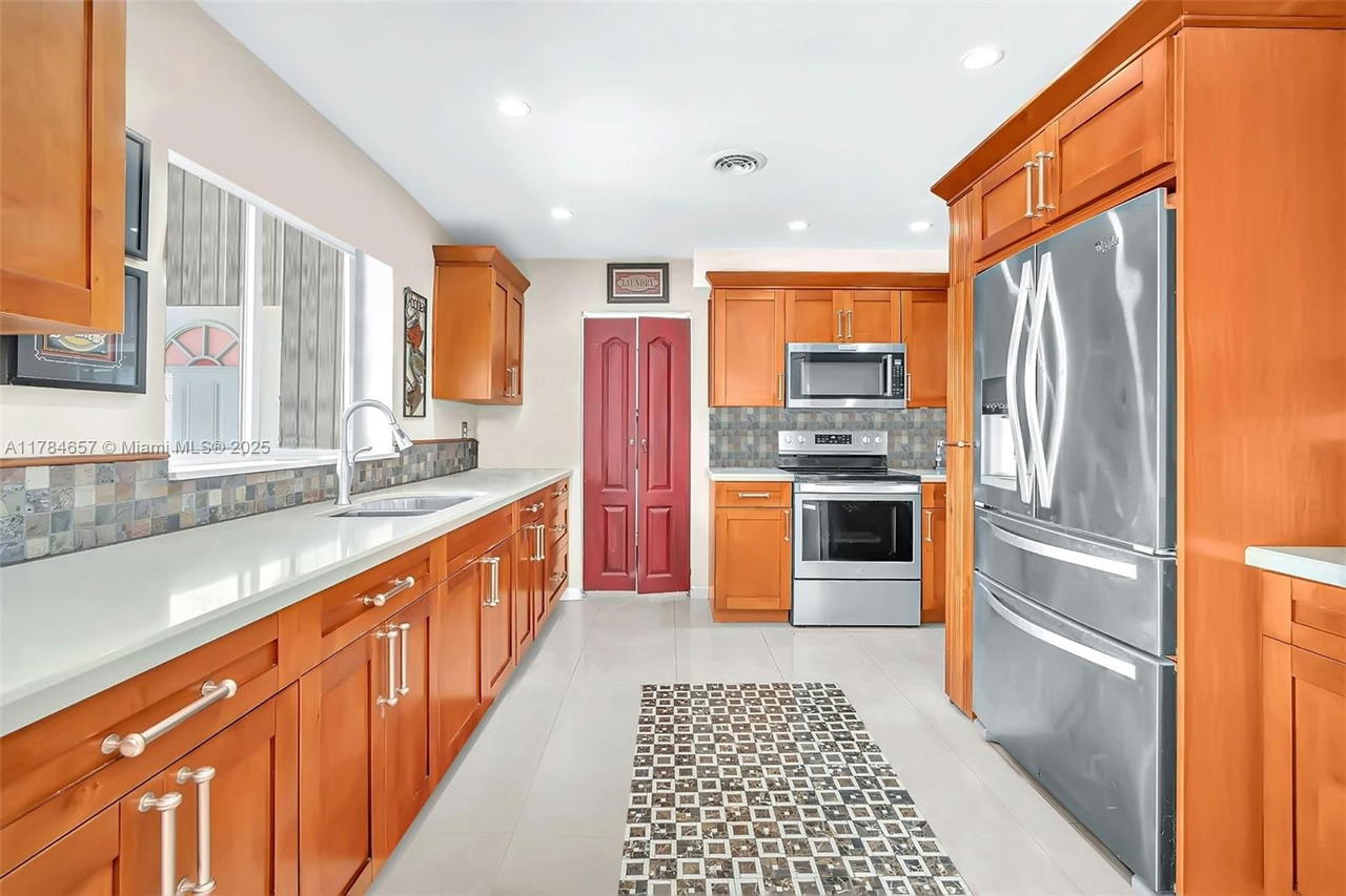 Real estate property located at 9000 21st St, Broward, University Heights, Pembroke Pines, FL
