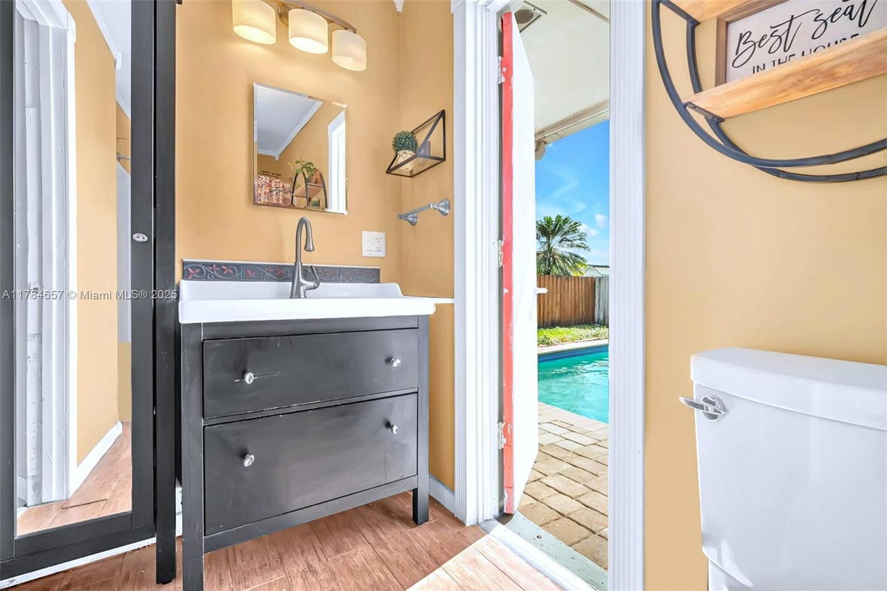 Real estate property located at 9000 21st St, Broward, University Heights, Pembroke Pines, FL