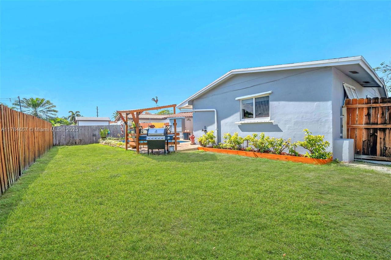 Real estate property located at 9000 21st St, Broward, University Heights, Pembroke Pines, FL