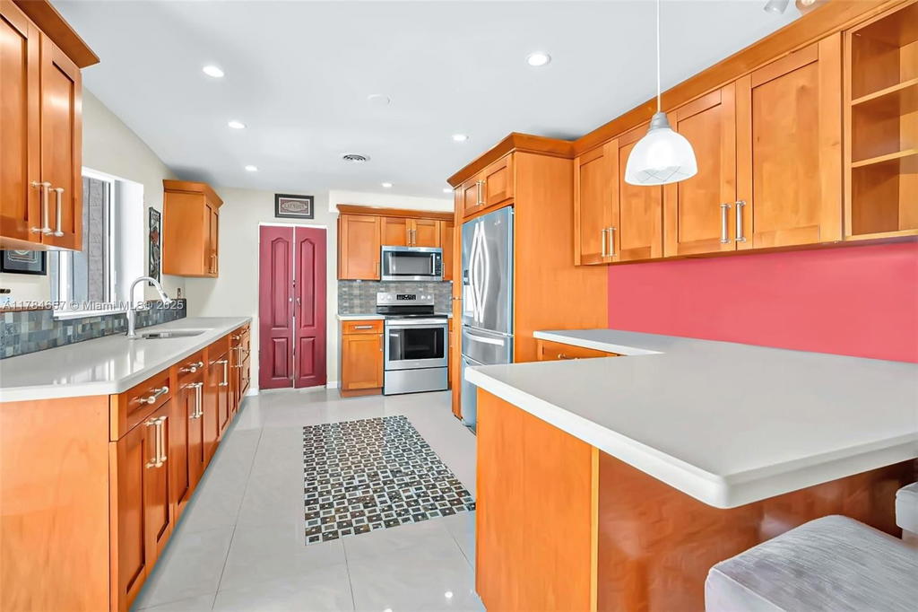 Real estate property located at 9000 21st St, Broward, University Heights, Pembroke Pines, FL