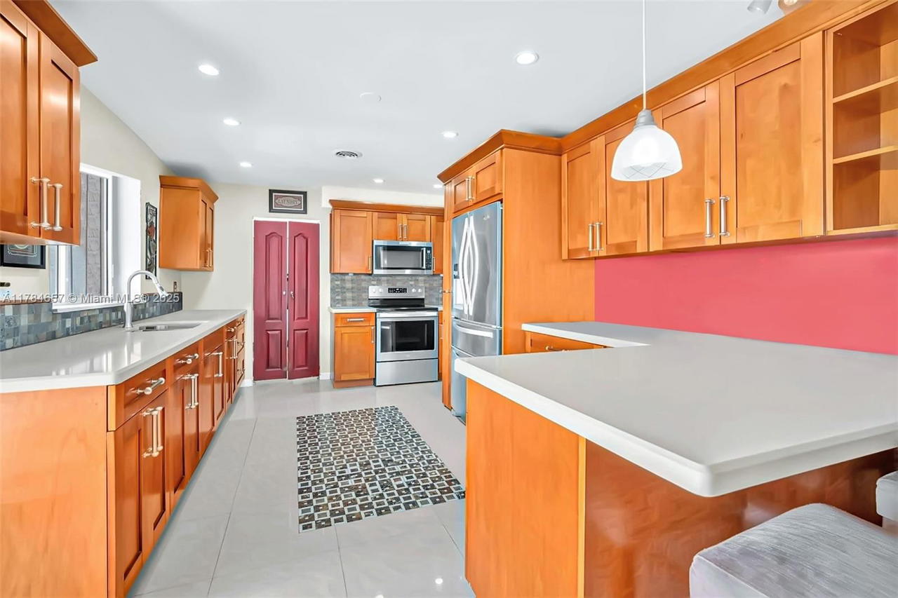 Real estate property located at 9000 21st St, Broward, University Heights, Pembroke Pines, FL
