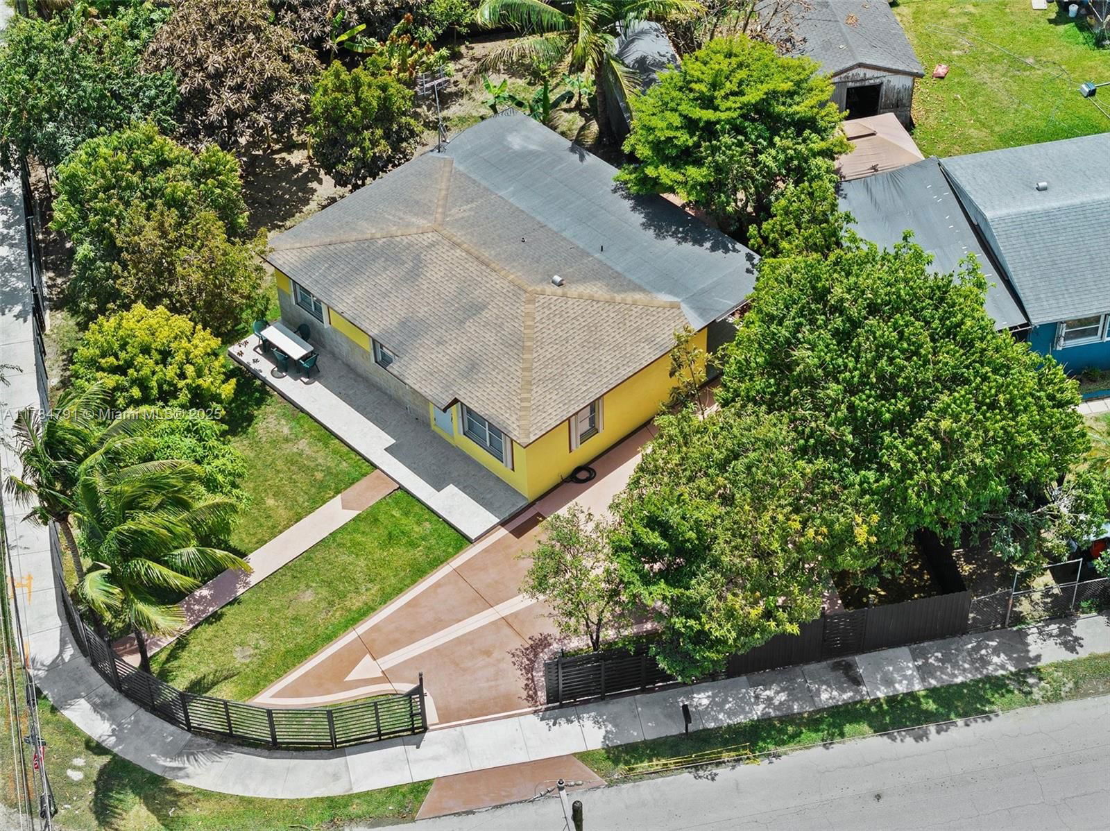 Real estate property located at 31600 187th Ave, Miami-dade, Replat Of Portion Of Flor, Homestead, FL